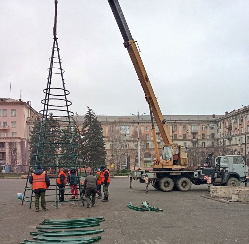 Коммунальные службы проводят работы на территории города Коммунальные службы проводят работы на территории города