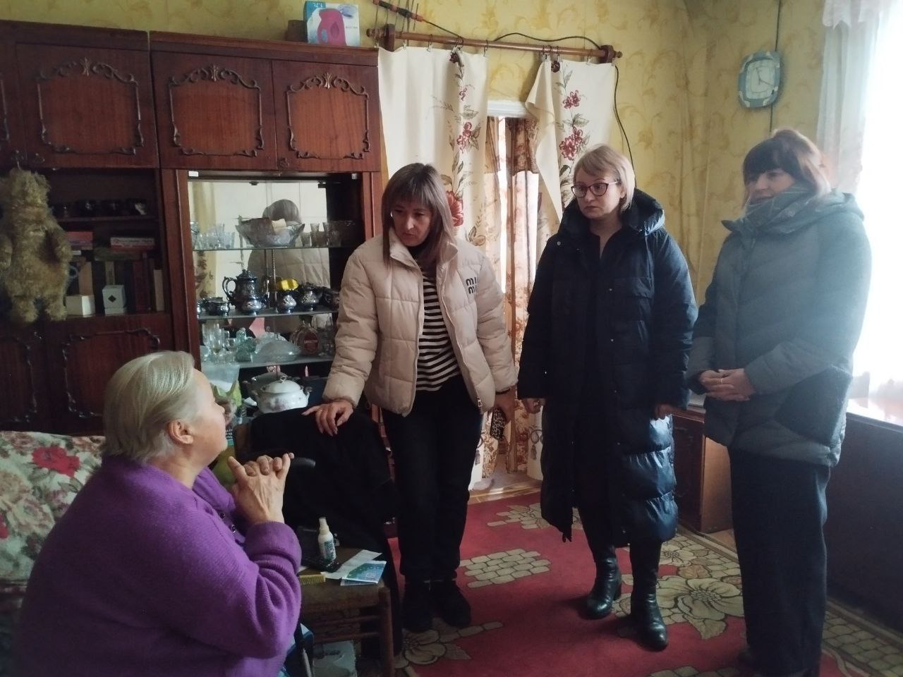 Сотрудники отдела жизнеобеспечения пгт Михайловка с особым трепетом осуществили адресную гуманитарную поддержку жительнице Тимофеенко Татьяне Николаевне, которая оказалась в непростой жизненной ситуации Сотрудники отдела жизнеобеспечения пгт Михайловка с особым трепетом осуществили адресную гуманитарную поддержку жительнице Тимофеенко Татьяне Николаевне, которая оказалась в непростой жизненной ситуации