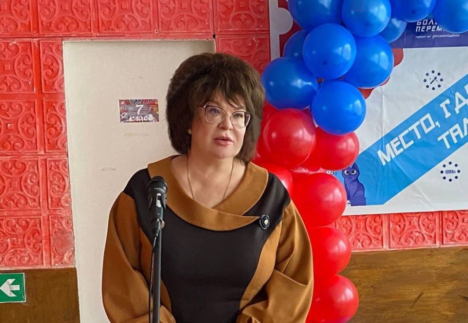Марина Филиппова: В Дмитровской школе открыта «Парта Героя»: память и вдохновение для новых поколений Марина Филиппова: В Дмитровской школе открыта «Парта Героя»: память и вдохновение для новых поколений