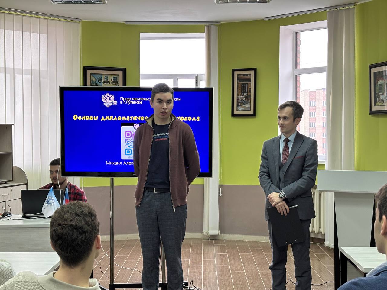 В Клубе общественной дипломатии «Дружба народов» ЛГПУ состоялась лекция на тему: «Дипломатический протокол и этикет» В Клубе общественной дипломатии «Дружба народов» ЛГПУ состоялась лекция на тему: «Дипломатический протокол и этикет»