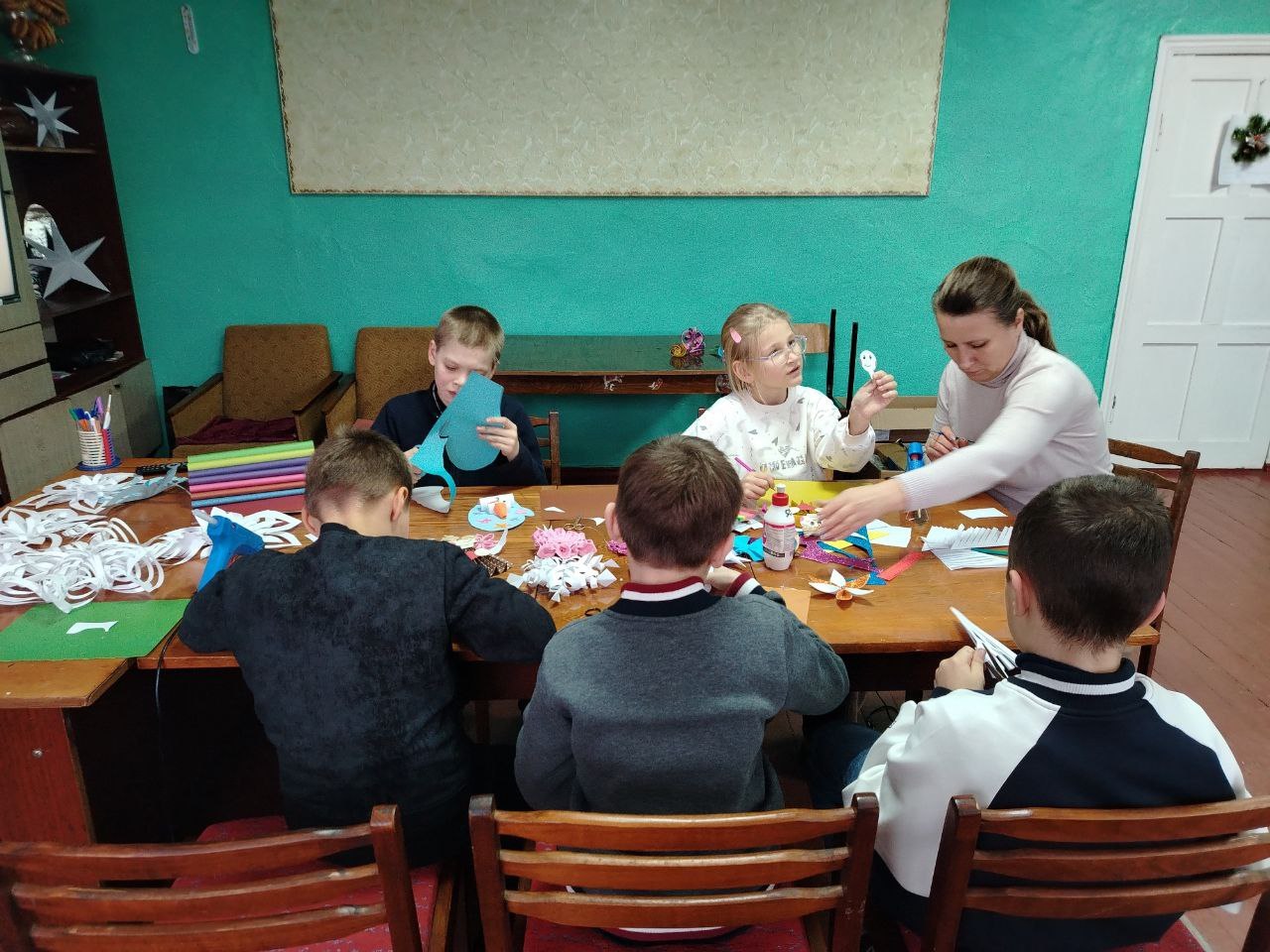 В рамках партийного проекта "Российское село" партии "Единая Россия" в преддверии Нового года в филиале «Клуб пгт. Вергулевка» прошел мастер-класс «Новогодняя игрушка на елку» В рамках партийного проекта "Российское село" партии "Единая Россия" в преддверии Нового года в филиале «Клуб пгт. Вергулевка» прошел мастер-класс «Новогодняя игрушка на елку»