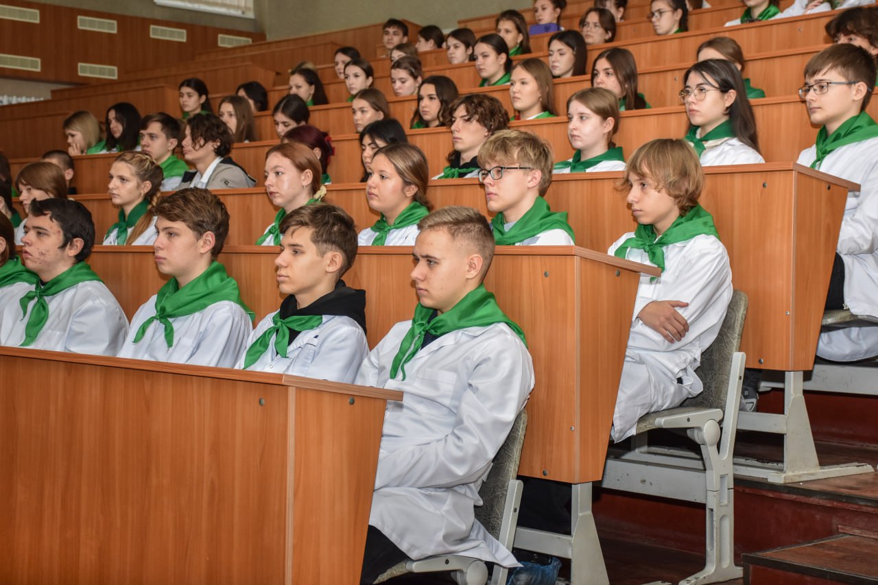 Глазами героев. О доблести и бесстрашии, о героях прошлого и настоящего с молодежью ЛНР говорили те, кто знает об этом не понаслышке Глазами героев. О доблести и бесстрашии, о героях прошлого и настоящего с молодежью ЛНР говорили те, кто знает об этом не понаслышке