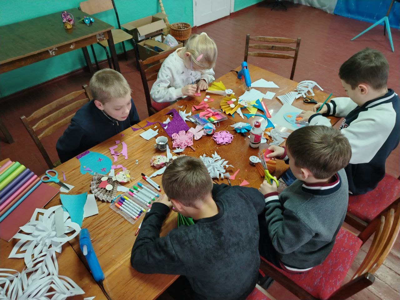 В рамках партийного проекта "Российское село" партии "Единая Россия" в преддверии Нового года в филиале «Клуб пгт. Вергулевка» прошел мастер-класс «Новогодняя игрушка на елку» В рамках партийного проекта "Российское село" партии "Единая Россия" в преддверии Нового года в филиале «Клуб пгт. Вергулевка» прошел мастер-класс «Новогодняя игрушка на елку»