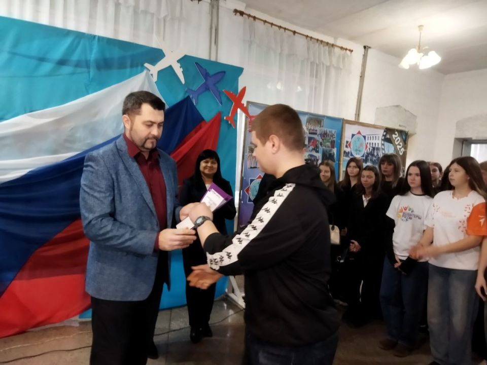 Сегодня в Ровеньковском технико-экономическом колледже состоялось торжественное открытие «Добро.Центра», который станет площадкой для активного участия молодежи в благотворительных и социальных проектах Сегодня в Ровеньковском технико-экономическом колледже состоялось торжественное открытие «Добро.Центра», который станет площадкой для активного участия молодежи в благотворительных и социальных проектах