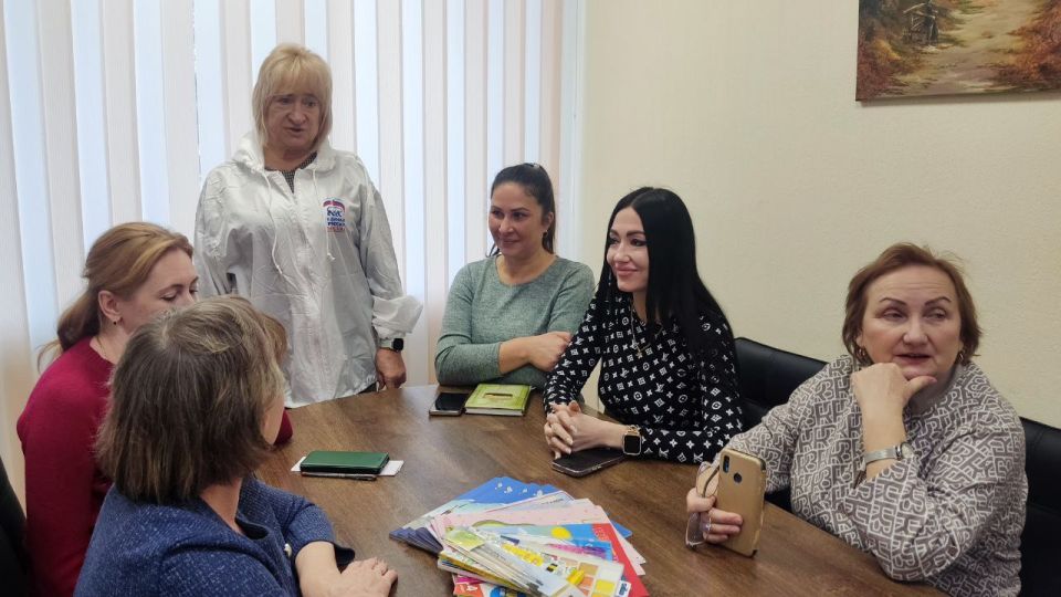 Председатель совета Станично-Луганского муниципального округа, секретарь Станично-Луганского местного отделения партии «Единая Россия» Татьяна Пономарёва поздравила жителей муниципалитета с Днем добровольца (волонтера) Председатель совета Станично-Луганского муниципального округа, секретарь Станично-Луганского местного отделения партии «Единая Россия» Татьяна Пономарёва поздравила жителей муниципалитета с Днем добровольца (волонтера)