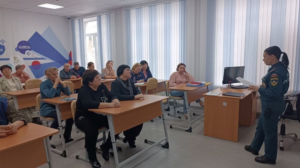 Сотрудники отдела надзорной деятельности и профилактической работы по городу Северодонецку УНД и ПР ГУ МЧС России по ЛНР провели урок безопасности в учебных учреждениях Сотрудники отдела надзорной деятельности и профилактической работы по городу Северодонецку УНД и ПР ГУ МЧС России по ЛНР провели урок безопасности в учебных учреждениях