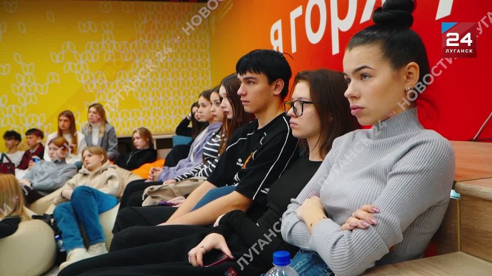 Представители команды RUTUBE представили луганской молодежи проект «Академия блогеров»