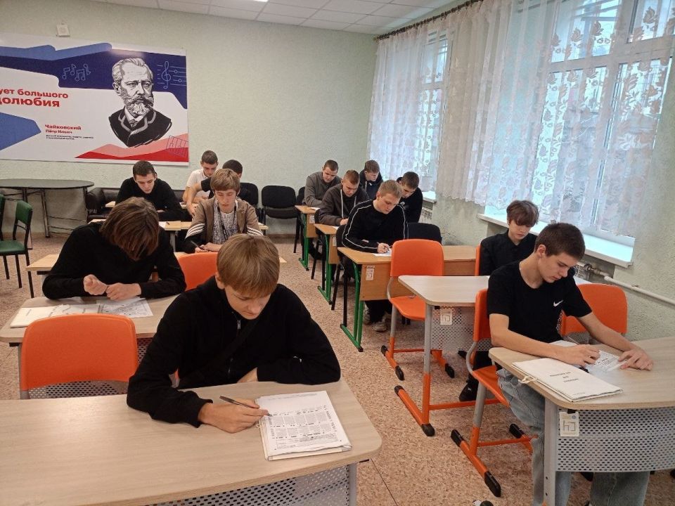 В ГБОУ ЛНР "Беловодская СШ №1" прошла встреча с представителями Беловодского военного комиссариата В ГБОУ ЛНР "Беловодская СШ №1" прошла встреча с представителями Беловодского военного комиссариата