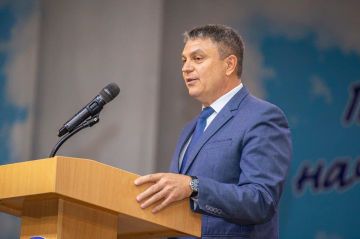 Глава ЛНР Леонид Пасечник присоединился к всероссийской акции «Елка желаний» в регионе