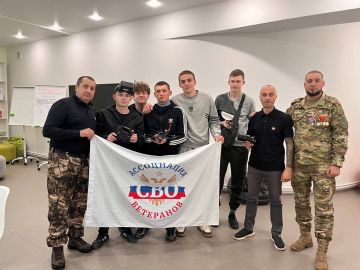 В рамках Всероссийской акции «История Героев», в центре молодежных инициатив «Гравитация» состоялась встреча активистов с членами Ассоциацией ветеранов специальной военной операции