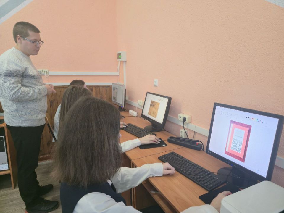 В рамках проекта Семейный фестиваль «Книга в кадре» - победителя конкурса Фонда президентских грантов, обучающиеся 9 а класса Ясеновской гимназии им.Ю.В. Стеценко под руководством учителя информатики создают свой первый...