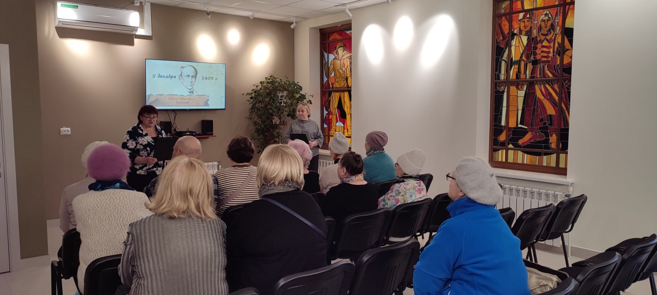 В Перевальском районном историческом музее для участников проекта «Активное долголетие» состоялся литературный вечер под названием "Страницы жизни и творчества" В Перевальском районном историческом музее для участников проекта «Активное долголетие» состоялся литературный вечер под названием "Страницы жизни и творчества"