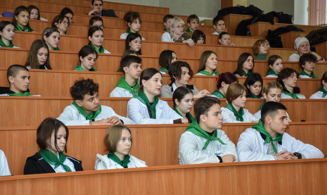 Глазами героев. О доблести и бесстрашии, о героях прошлого и настоящего с молодежью ЛНР говорили те, кто знает об этом не понаслышке Глазами героев. О доблести и бесстрашии, о героях прошлого и настоящего с молодежью ЛНР говорили те, кто знает об этом не понаслышке