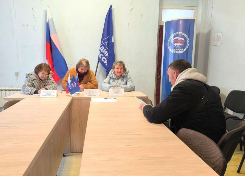 В рамках декады приема граждан, приуроченной к 24-летию партии "Единая Россия", в Лисичанске состоялся очередной прием