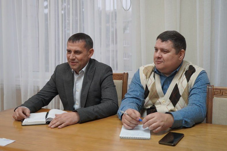 ВрИП Главы округа Игорь Ковальчук встретился с руководителем группы врачей из Красноярского края Сергеем Скрипкиным ВрИП Главы округа Игорь Ковальчук встретился с руководителем группы врачей из Красноярского края Сергеем Скрипкиным