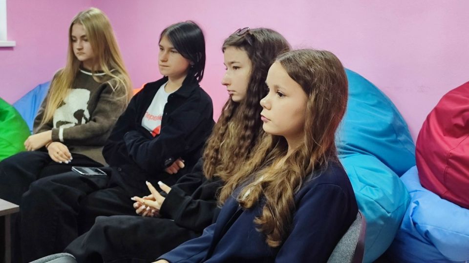 В Лутугино в «Нашем центре» прошла встреча в рамках акции «Неделя добрых дел» В Лутугино в «Нашем центре» прошла встреча в рамках акции «Неделя добрых дел»