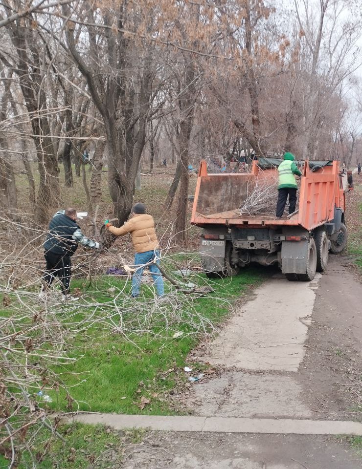 В Луганске прошли два масштабных мероприятия по благоустройству В Луганске прошли два масштабных мероприятия по благоустройству