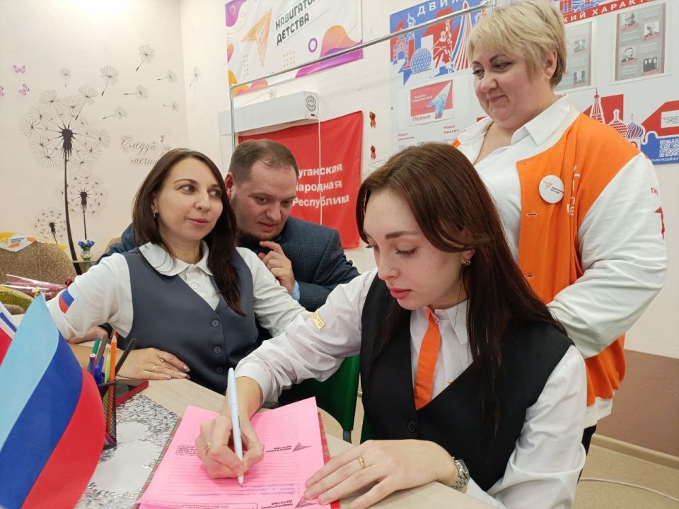 РОЛЬ СОВЕТНИКА ДИРЕКТОРА В ФОРМИРОВАНИИ ВОСПИТАТЕЛЬНОЙ СРЕДЫ ШКОЛЫ РОЛЬ СОВЕТНИКА ДИРЕКТОРА В ФОРМИРОВАНИИ ВОСПИТАТЕЛЬНОЙ СРЕДЫ ШКОЛЫ