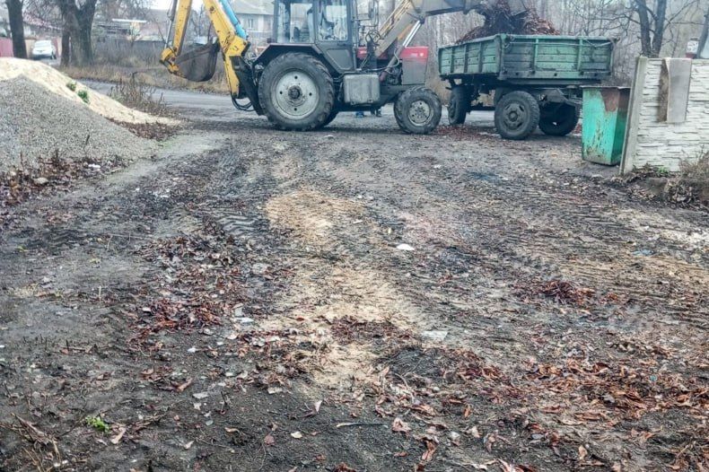 Уборка несанкционированных свалок в Червонопартизанске продолжается Уборка несанкционированных свалок в Червонопартизанске продолжается
