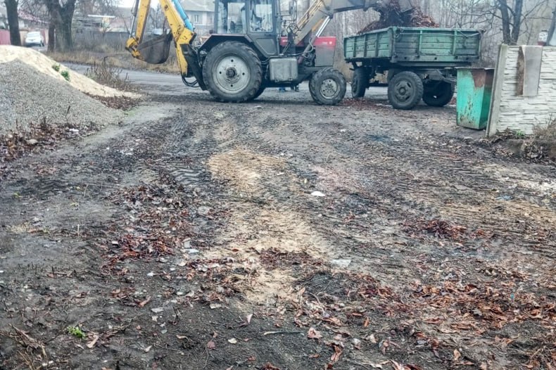 Уборка несанкционированных свалок в Червонопартизанске продолжается Уборка несанкционированных свалок в Червонопартизанске продолжается