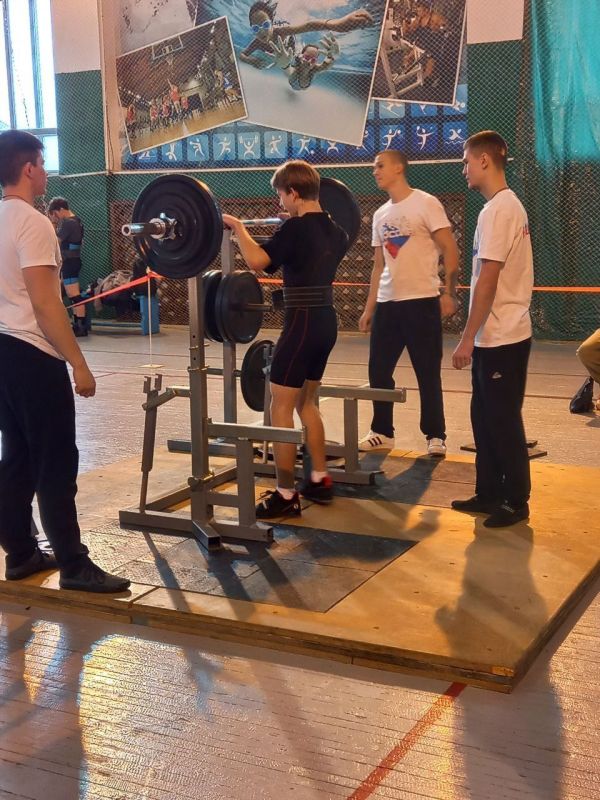 Сегодня в спортивном комплексе Юбилейный стартовал Республиканский турнир по пауэрлифтингу "Кубок Донбасса" (спортивная дисциплина "троеборье классическое")
