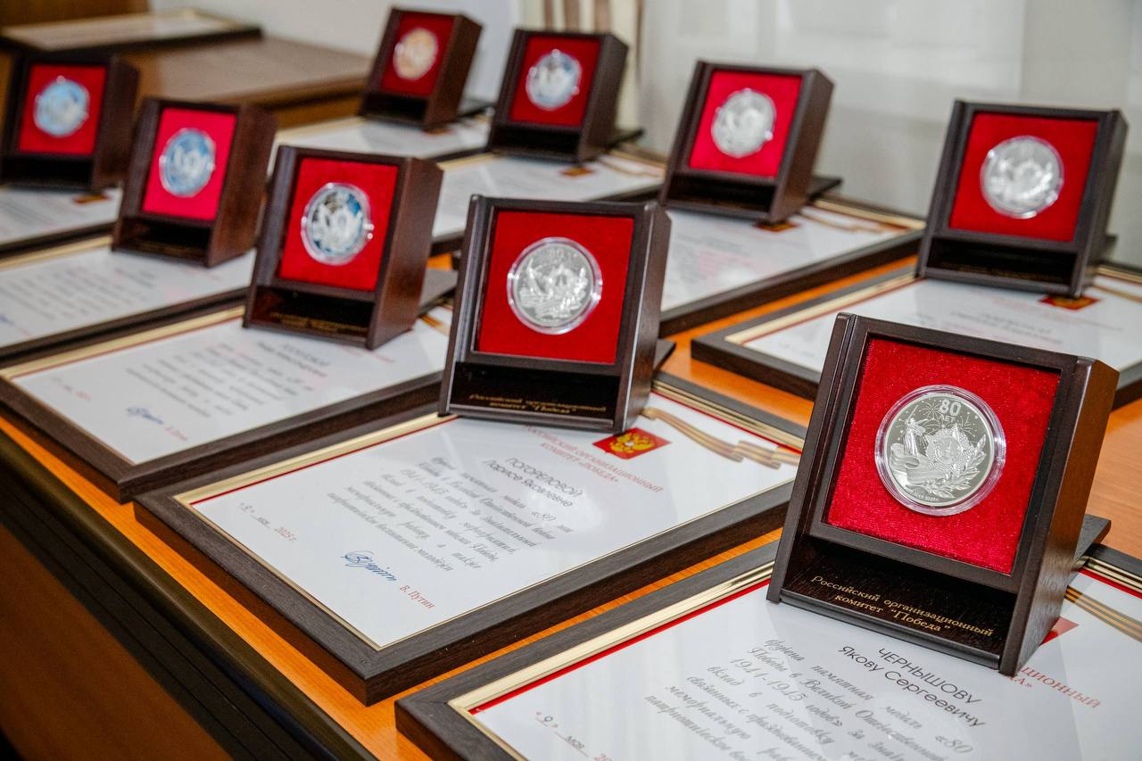 Луганское региональное отделение ВОО «Молодая Гвардия Единой России» ЛНР награждено памятной медалью «80 лет Победы в Великой Отечественной войне 1941–1945 годов» Луганское региональное отделение ВОО «Молодая Гвардия Единой России» ЛНР награждено памятной медалью «80 лет Победы в Великой Отечественной войне 1941–1945 годов»