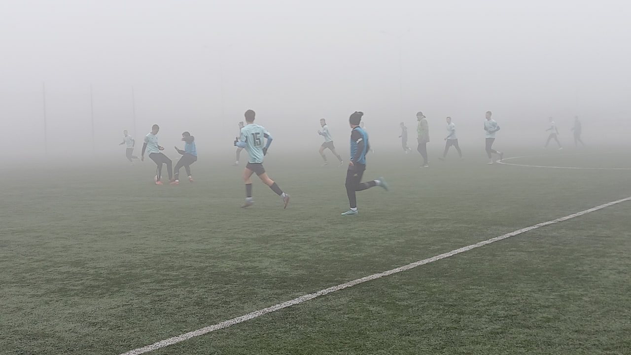 Сегодня, несмотря на погодные условия, на стадионе "Шахтер" состоялся товарищеский матч между футбольными командами "Шахтер" 2009-2010 г.р. г. Перевальск и "Бажановец" 2009 г.р. г. Макеевка. Команды сражались достойно, и со... Сегодня, несмотря на погодные условия, на стадионе "Шахтер" состоялся товарищеский матч между футбольными командами "Шахтер" 2009-2010 г.р. г. Перевальск и "Бажановец" 2009 г.р. г. Макеевка. Команды сражались достойно, и со...