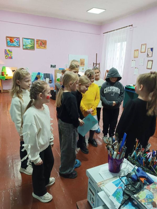 Краски, улыбки и первые клятвы Краски, улыбки и первые клятвы