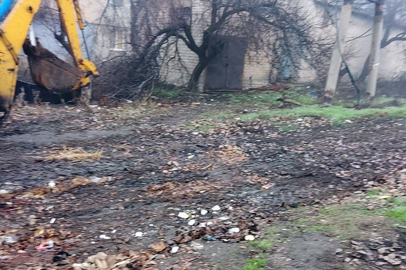 Уборка несанкционированных свалок в Червонопартизанске продолжается Уборка несанкционированных свалок в Червонопартизанске продолжается