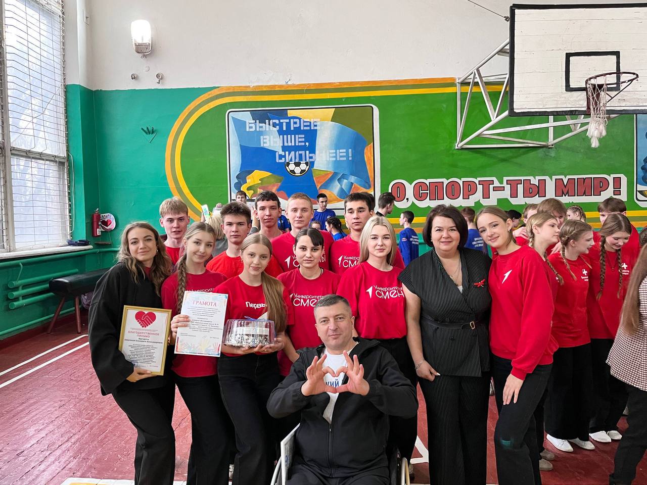 ДЕНЬ ВОЛОНТЁРА В КРАСНОМ ЛУЧЕ ДЕНЬ ВОЛОНТЁРА В КРАСНОМ ЛУЧЕ