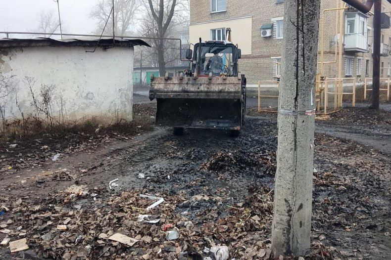 Уборка несанкционированных свалок в Червонопартизанске продолжается Уборка несанкционированных свалок в Червонопартизанске продолжается