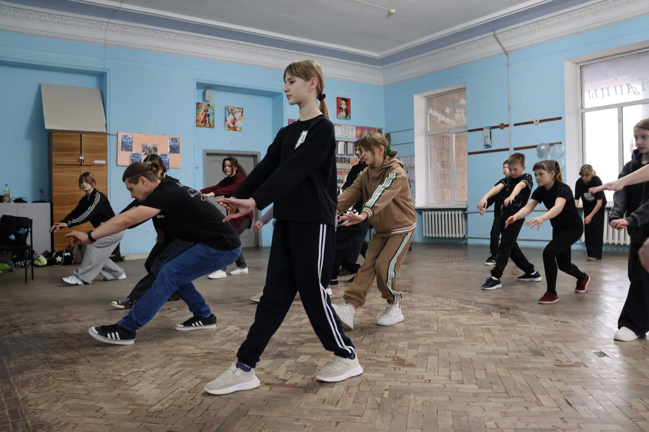 Проект «Объединяя театром» собрал более 150 юных актёров со всей Луганской Народной Республики Проект «Объединяя театром» собрал более 150 юных актёров со всей Луганской Народной Республики