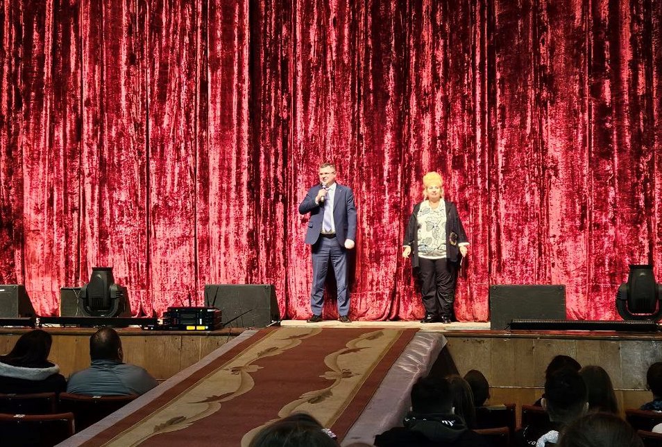 В Алчевске банк ПСБ организовал новогоднее представление для детей В Алчевске банк ПСБ организовал новогоднее представление для детей