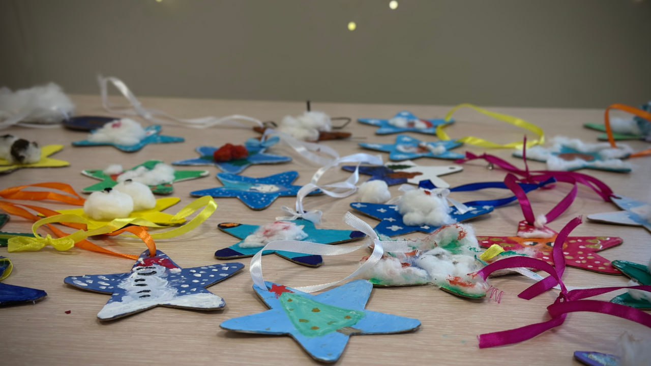 «Крепкая семья»: Активисты вместе с детьми сделали новогодние игрушки своими руками «Крепкая семья»: Активисты вместе с детьми сделали новогодние игрушки своими руками