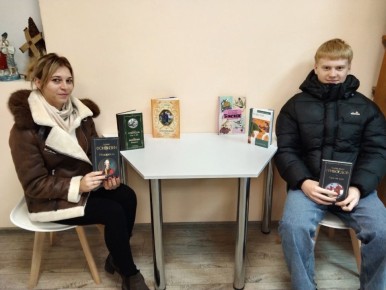 К Международному дню борьбы с коррупцией, в библиотеке с. Новолимаревка оформили книжную выставку "Тема коррупции в литературных произведениях"