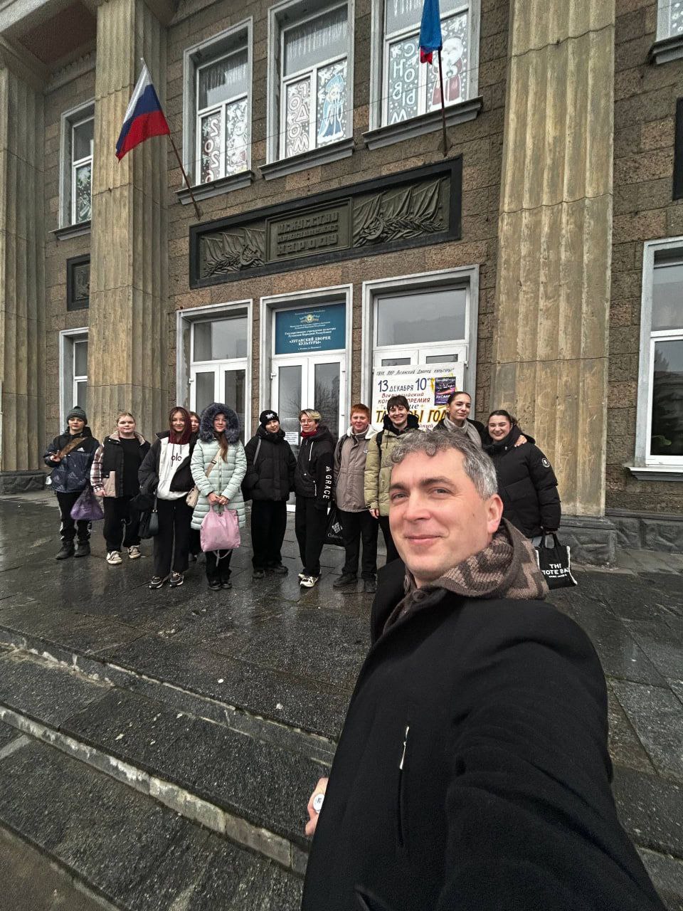 Образцовый театральный коллектив «РАДУГА» МБУ «ГЦКД г. Ирмино» стал участником всероссийского образовательного проекта «Объединяя театром» Образцовый театральный коллектив «РАДУГА» МБУ «ГЦКД г. Ирмино» стал участником всероссийского образовательного проекта «Объединяя театром»