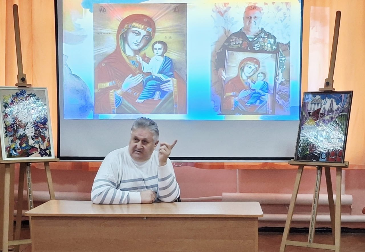 В Брянковском колледже ЛГПУ для обучающихся специальности «Дизайн (по отраслям)» состоялась творческая встреча с брянковским художником и волонтером Сергеем Мовой В Брянковском колледже ЛГПУ для обучающихся специальности «Дизайн (по отраслям)» состоялась творческая встреча с брянковским художником и волонтером Сергеем Мовой