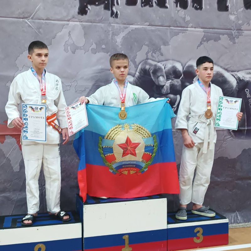 47 медалей завоевали спортсмены из ЛНР на Первенстве и Чемпионате ЮФО по джиу-джитсу 47 медалей завоевали спортсмены из ЛНР на Первенстве и Чемпионате ЮФО по джиу-джитсу