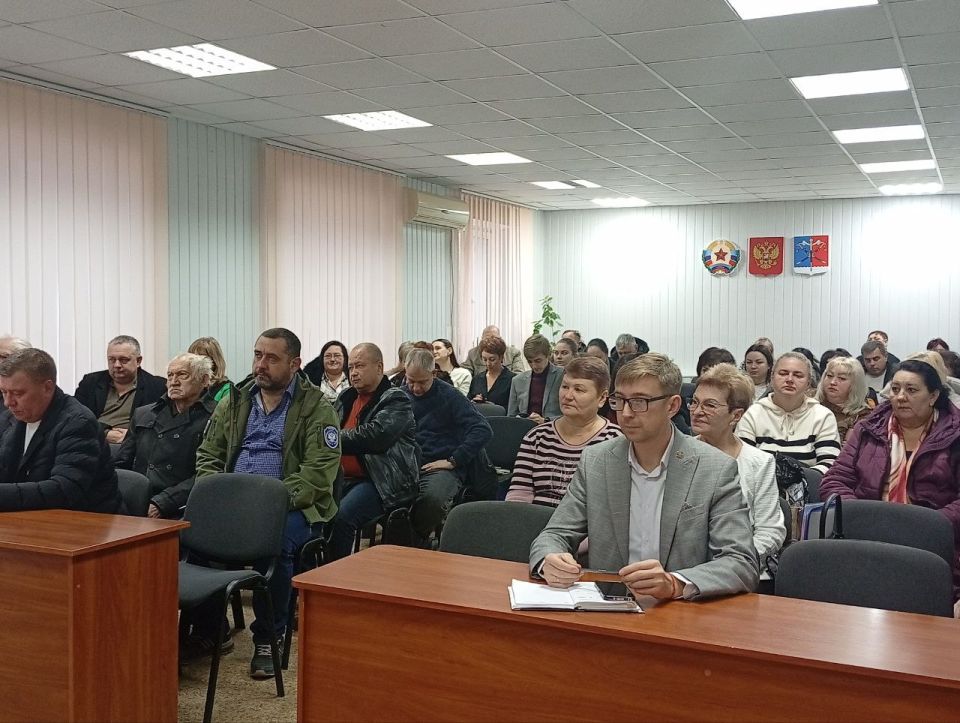 Альберт Зинченко: Сегодня Первый заместитель Главы Станично-Луганского муниципального округа Владимир Макеев совместно с председателем Совета Станично-Луганского муниципального округа Татьяной Пономаревой провели аппаратное... Альберт Зинченко: Сегодня Первый заместитель Главы Станично-Луганского муниципального округа Владимир Макеев совместно с председателем Совета Станично-Луганского муниципального округа Татьяной Пономаревой провели аппаратное...
