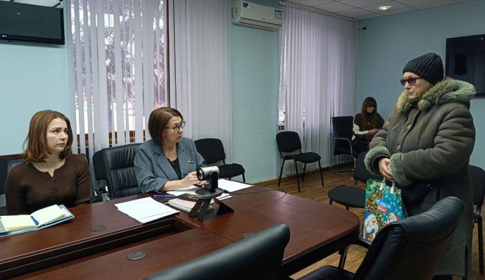 Глава Антрацитовского муниципального округа, Секретарь местного отделения партии «Единая Россия» Сергей Саенко провёл очередной еженедельный приём граждан совместно со своим заместителем Ниязом Нурутдиновым, представителями... Глава Антрацитовского муниципального округа, Секретарь местного отделения партии «Единая Россия» Сергей Саенко провёл очередной еженедельный приём граждан совместно со своим заместителем Ниязом Нурутдиновым, представителями...