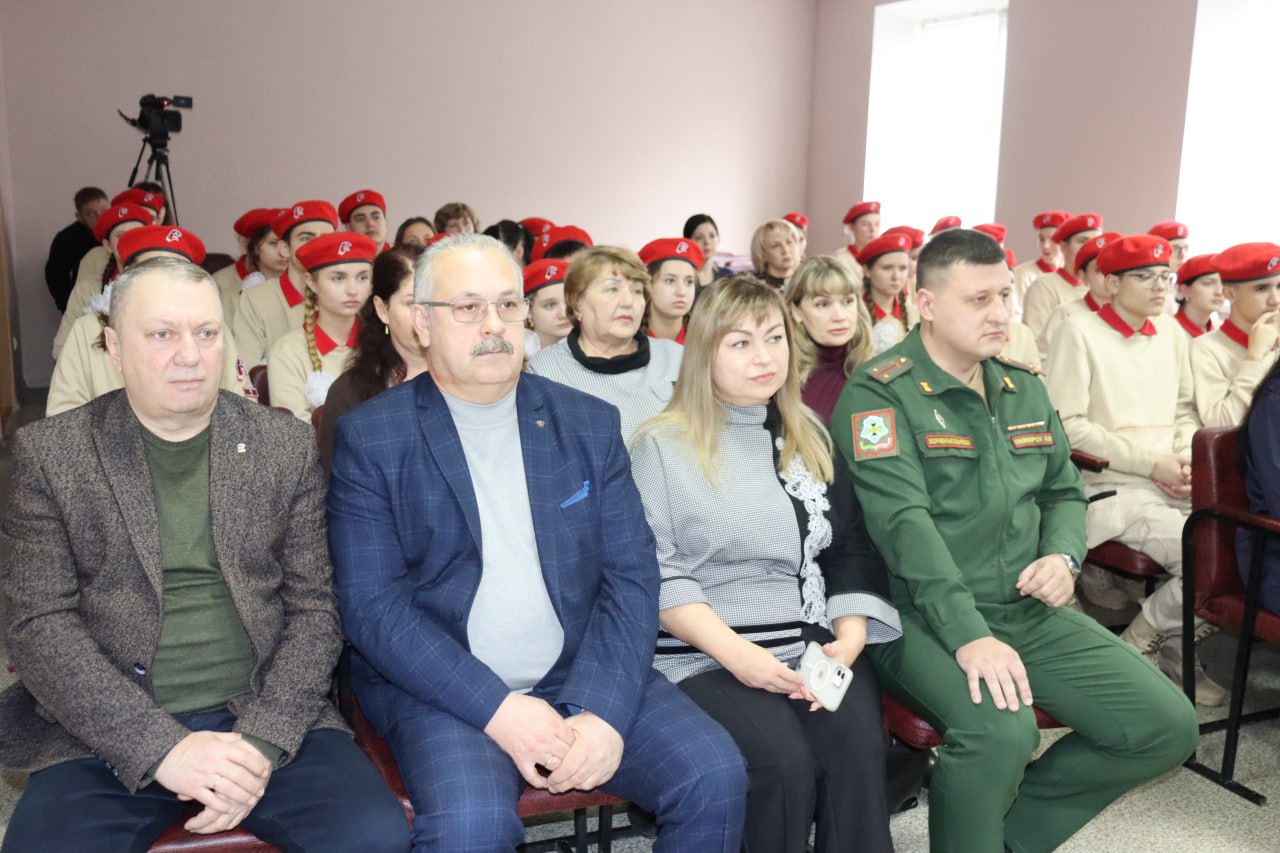 В Антраците почтили память Героев Отечества В Антраците почтили память Героев Отечества