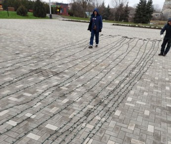 Коммунальные службы проводят работы на территории города