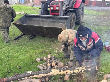 Отдел жизнеобеспечения пгт Дзержинский Администрации городского округа город Ровеньки в сотрудничестве с МУП «ЖЭК» г. Ровеньки оказали помощь семье переселенцев, живущих на территории пгт Дзержинский