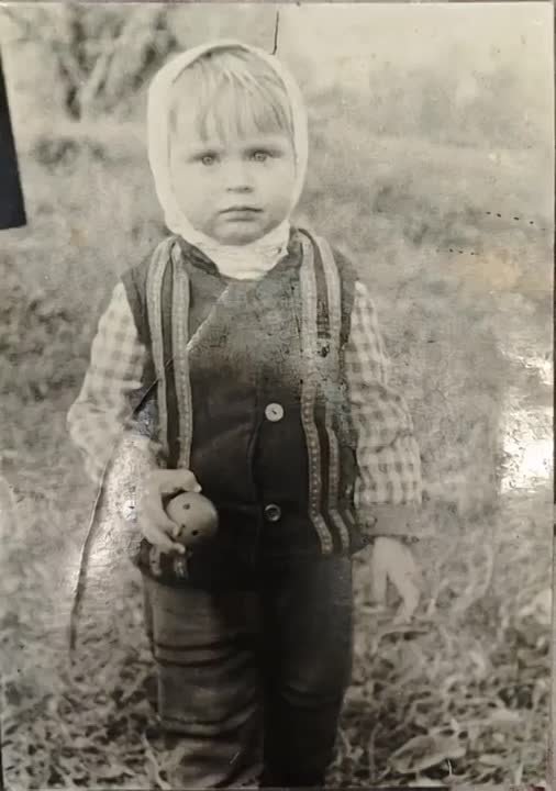 Алёна Лумеровская: - Не бойся мечтать и быть собой - твоя смелость приведёт тебя к важным открытиям.привет из детства