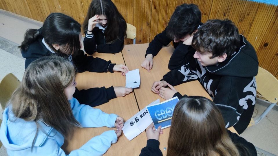 В Брянковской специализированной школе №23» состоялось увлекательное и познавательное событие – интеллектуальная игра "Своя игра", организованная советником директора Анастасией Грейцер В Брянковской специализированной школе №23» состоялось увлекательное и познавательное событие – интеллектуальная игра "Своя игра", организованная советником директора Анастасией Грейцер
