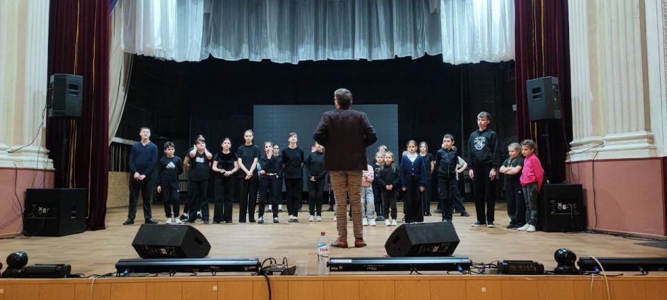Образцовый театральный коллектив «РАДУГА» МБУ «ГЦКД г. Ирмино» стал участником всероссийского образовательного проекта «Объединяя театром» Образцовый театральный коллектив «РАДУГА» МБУ «ГЦКД г. Ирмино» стал участником всероссийского образовательного проекта «Объединяя театром»