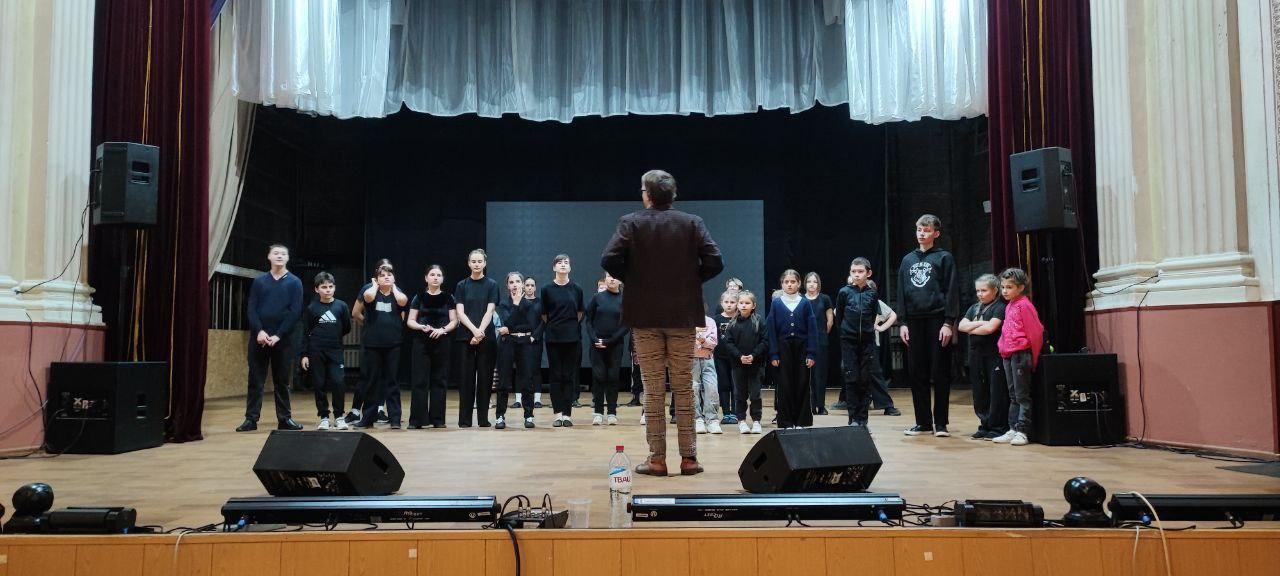 Образцовый театральный коллектив «РАДУГА» МБУ «ГЦКД г. Ирмино» стал участником всероссийского образовательного проекта «Объединяя театром» Образцовый театральный коллектив «РАДУГА» МБУ «ГЦКД г. Ирмино» стал участником всероссийского образовательного проекта «Объединяя театром»