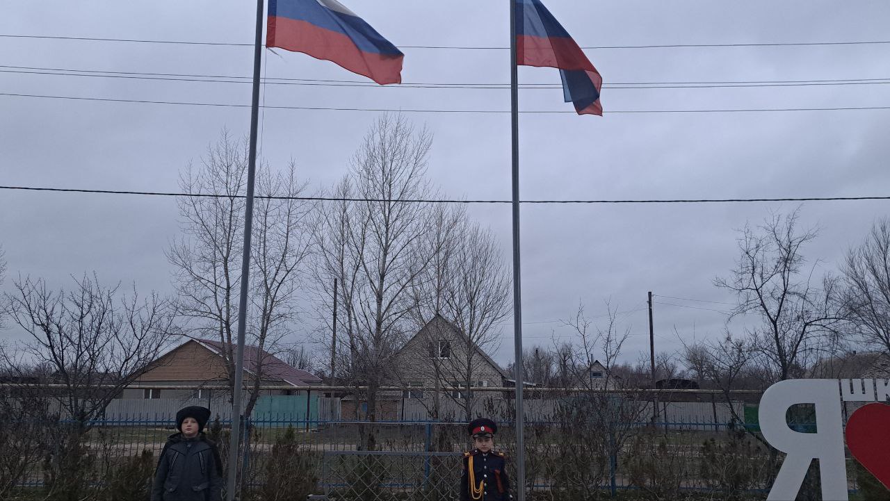 Разговоры о важном». Сегодня, 8 декабря, в "Станично-Луганской средней школе имени Грекова П.М." прошли особенные уроки – «Разговоры о важном», посвященные Дню Героев Отечества Разговоры о важном». Сегодня, 8 декабря, в "Станично-Луганской средней школе имени Грекова П.М." прошли особенные уроки – «Разговоры о важном», посвященные Дню Героев Отечества