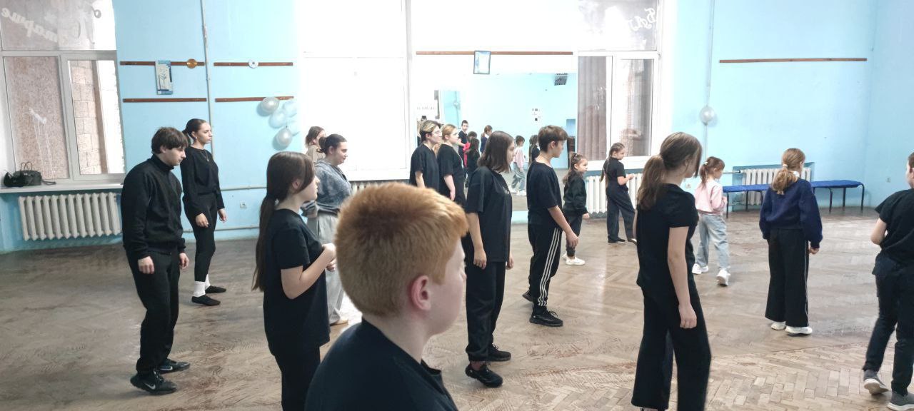 Образцовый театральный коллектив «РАДУГА» МБУ «ГЦКД г. Ирмино» стал участником всероссийского образовательного проекта «Объединяя театром» Образцовый театральный коллектив «РАДУГА» МБУ «ГЦКД г. Ирмино» стал участником всероссийского образовательного проекта «Объединяя театром»