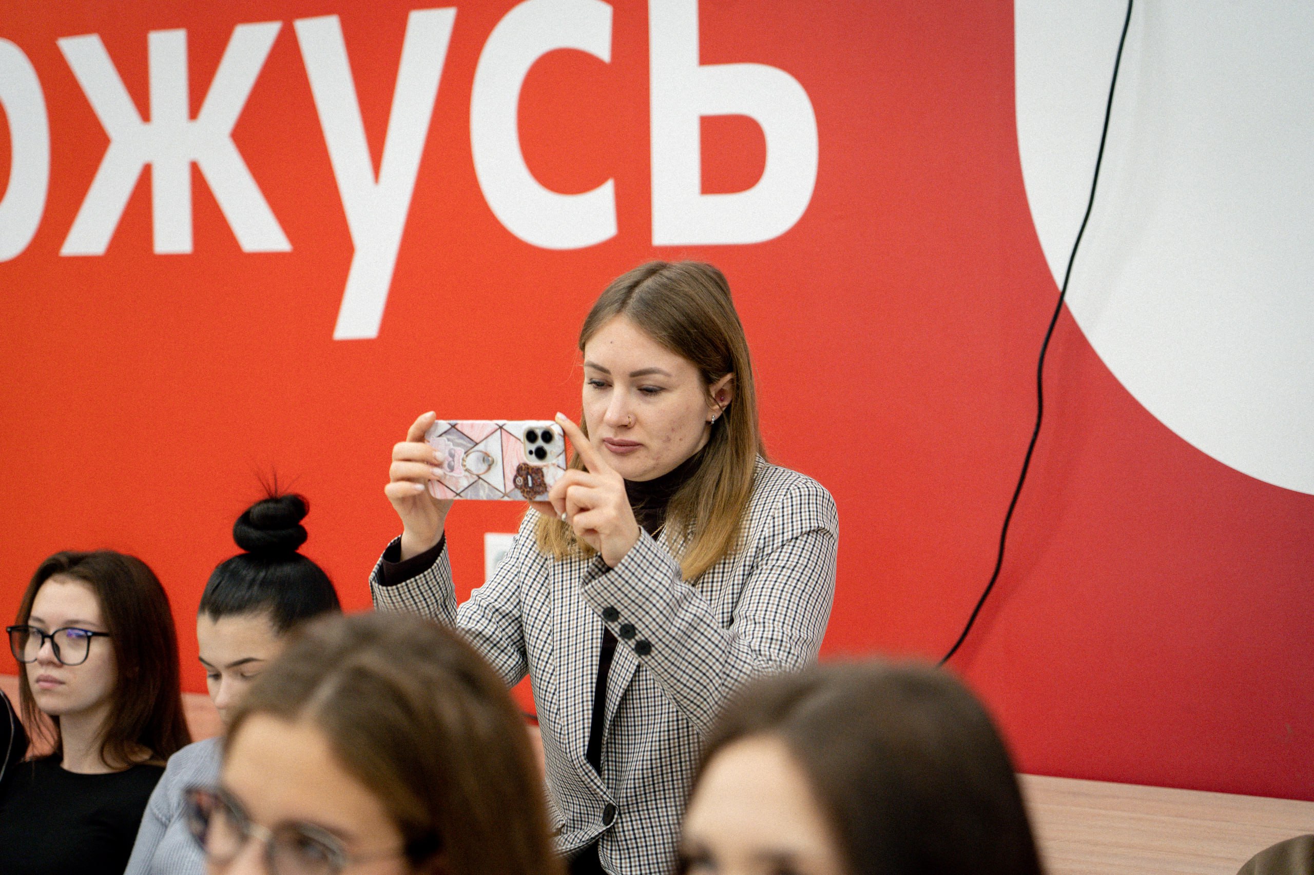 Представители команды RUTUBE презентовали молодежи ЛНР проект «Академия блогеров» Представители команды RUTUBE презентовали молодежи ЛНР проект «Академия блогеров»